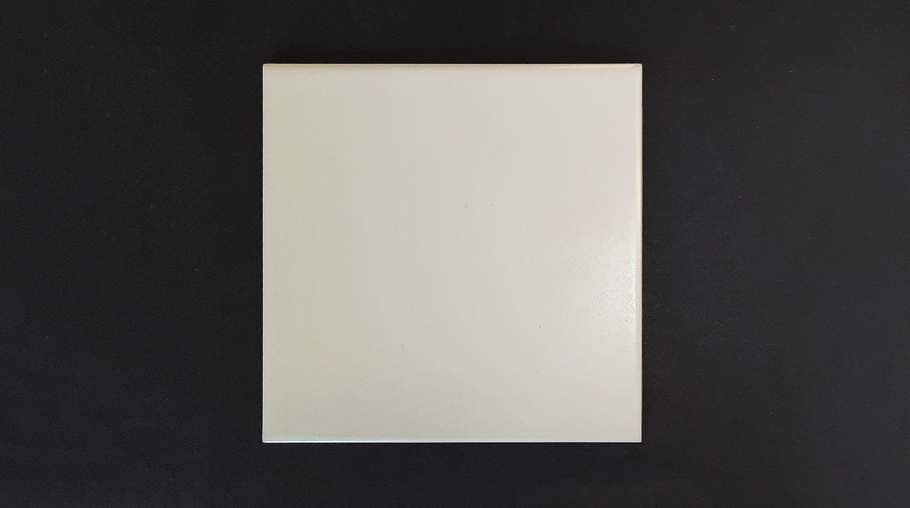 Ref : WHITE MAT  20x20